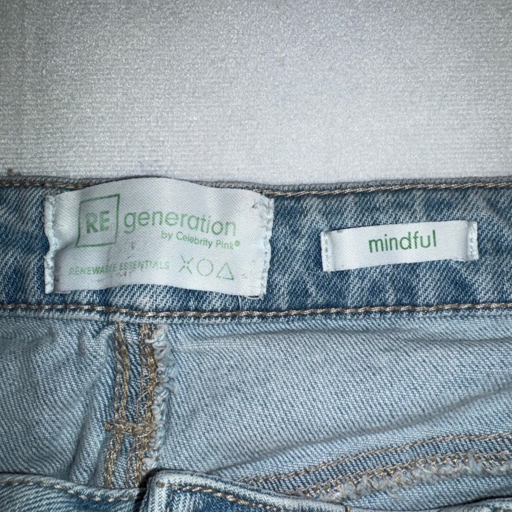 Celebrity Pink RE generation Distressed Light Wash Denim Jeans Size 11/30 Taper‎ - Picture 10 of 10